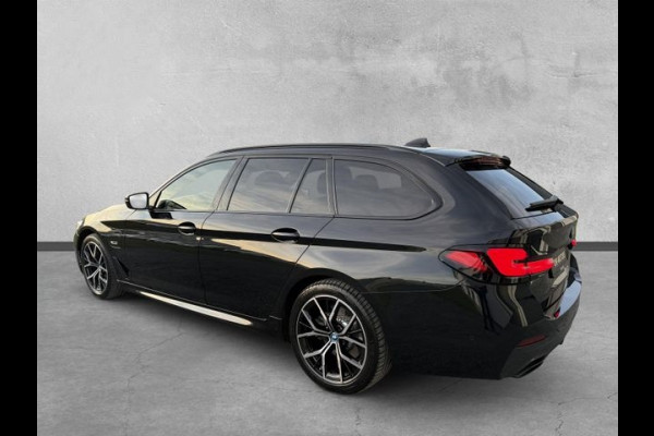 BMW 5 Serie Touring 530e M-SPORT ** LASER, NAVI+, LEDER, PANORAMA, TREKH, 19-inch LMV, HuD ** 1e EIG - UNFALLFREI - BMW GAR ** ** INFORMEER OOK NAAR ONZE AANTREKKELIJKE FINANCIAL-LEASE TARIEVEN **