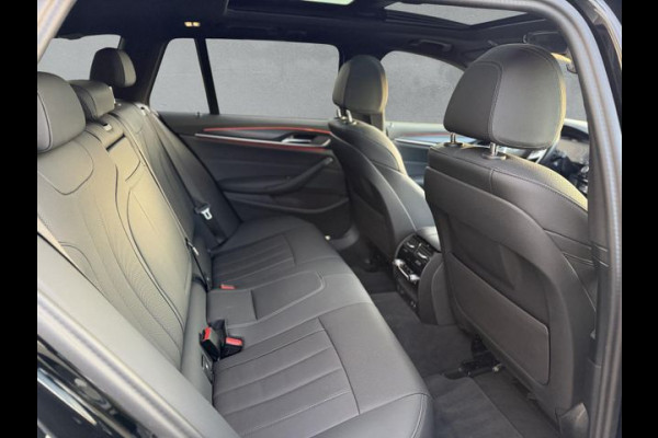 BMW 5 Serie Touring 530e M-SPORT ** LASER, NAVI+, LEDER, PANORAMA, TREKH, 19-inch LMV, HuD ** 1e EIG - UNFALLFREI - BMW GAR ** ** INFORMEER OOK NAAR ONZE AANTREKKELIJKE FINANCIAL-LEASE TARIEVEN **