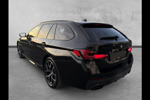 BMW 5 Serie Touring 530e M-SPORT ** LASER, NAVI+, LEDER, PANORAMA, TREKH, 19-inch LMV, HuD ** 1e EIG - UNFALLFREI - BMW GAR ** ** INFORMEER OOK NAAR ONZE AANTREKKELIJKE FINANCIAL-LEASE TARIEVEN **