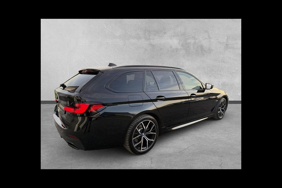 BMW 5 Serie Touring 530e M-SPORT ** LASER, NAVI+, LEDER, PANORAMA, TREKH, 19-inch LMV, HuD ** 1e EIG - UNFALLFREI - BMW GAR ** ** INFORMEER OOK NAAR ONZE AANTREKKELIJKE FINANCIAL-LEASE TARIEVEN **