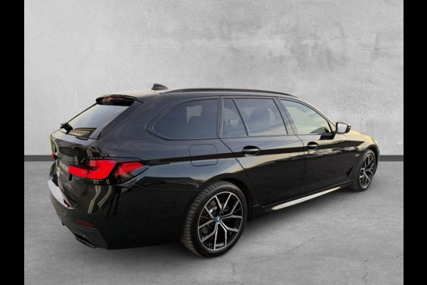 BMW 5 Serie Touring 530e M-SPORT ** LASER, NAVI+, LEDER, PANORAMA, TREKH, 19-inch LMV, HuD ** 1e EIG - UNFALLFREI - BMW GAR ** ** INFORMEER OOK NAAR ONZE AANTREKKELIJKE FINANCIAL-LEASE TARIEVEN **