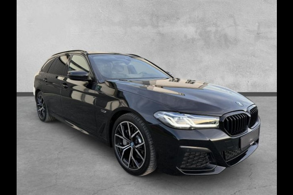 BMW 5 Serie Touring 530e M-SPORT ** LASER, NAVI+, LEDER, PANORAMA, TREKH, 19-inch LMV, HuD ** 1e EIG - UNFALLFREI - BMW GAR ** ** INFORMEER OOK NAAR ONZE AANTREKKELIJKE FINANCIAL-LEASE TARIEVEN **