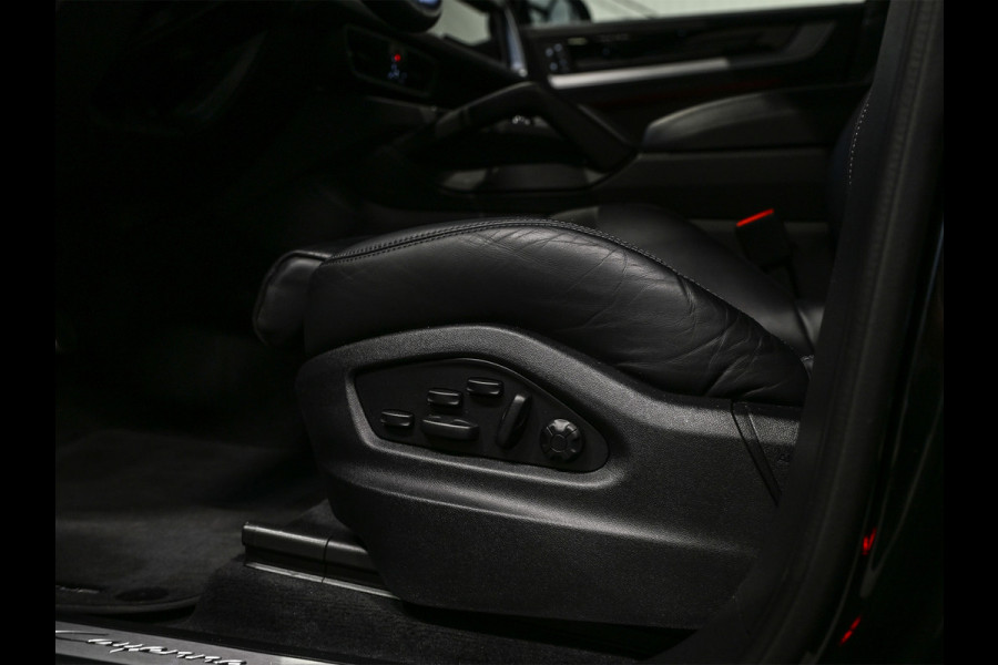 Porsche Cayenne 3.0 E-Hybrid · Sport chrono · Panorama dak · Adaptive cruise · 360 Camera · Keyless · Luchtvering · Bose sound · Memory seats ·