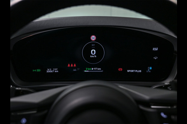 Porsche Cayenne 3.0 E-Hybrid · Sport chrono · Panorama dak · Adaptive cruise · 360 Camera · Keyless · Luchtvering · Bose sound · Memory seats ·