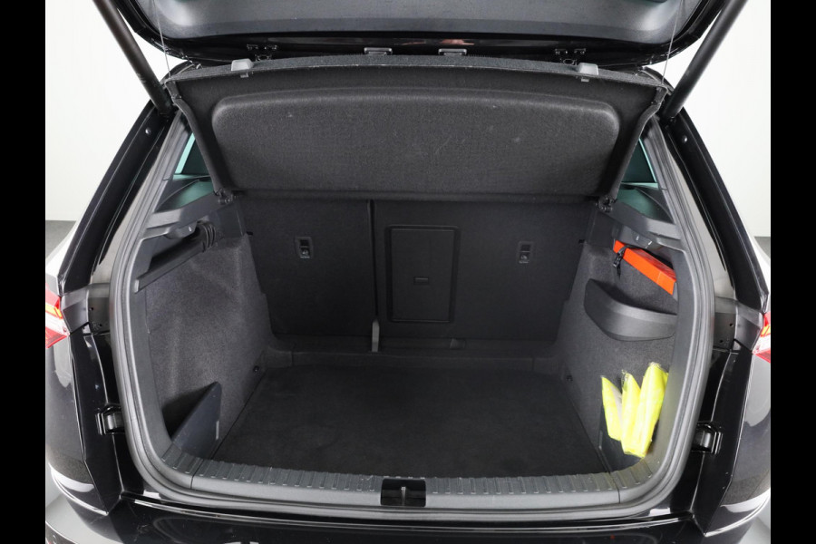 Škoda Karoq 1.5 TSI ACT Sportline Business 150 pk Automaat (DSG) | Verlengde garantie | Navigatie via App | Parkeersensoren | Achteruitrijcamera | Adaptieve cruise control | Stoelverwarming |