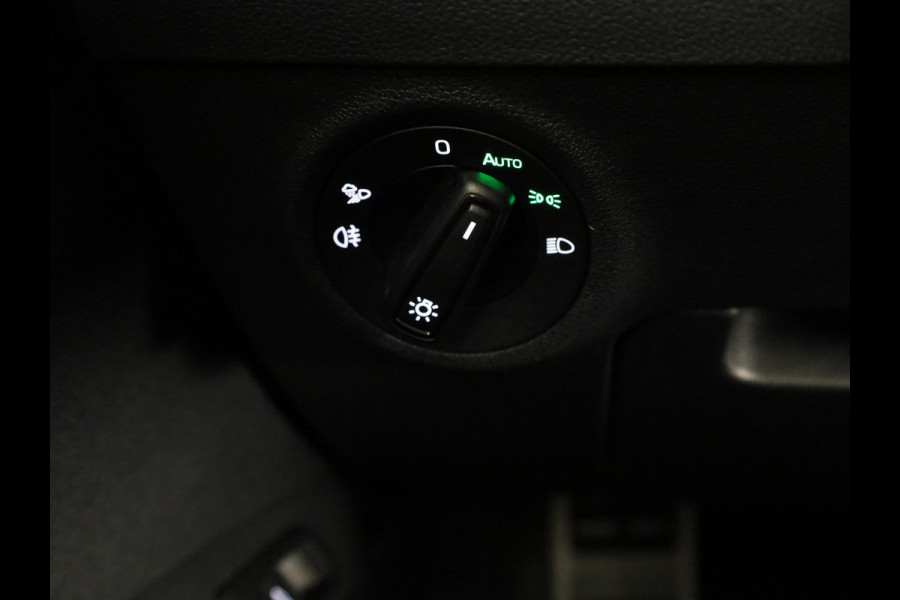 Škoda Karoq 1.5 TSI ACT Sportline Business 150 pk Automaat (DSG) | Verlengde garantie | Navigatie via App | Parkeersensoren | Achteruitrijcamera | Adaptieve cruise control | Stoelverwarming |