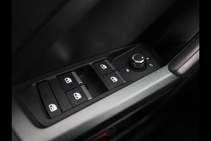 Audi Q3 35 TFSI S edition 150pk | Navigatie | Adaptieve cruise controle | Verwarmbare voorstoelen
