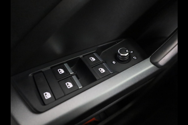 Audi Q3 35 TFSI S edition 150pk | Navigatie | Adaptieve cruise controle | Verwarmbare voorstoelen