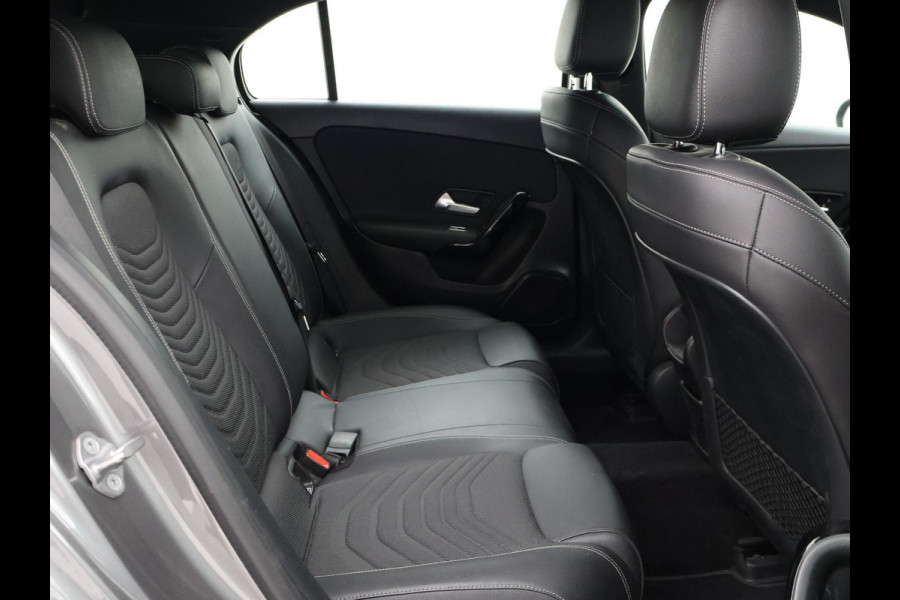 Mercedes-Benz A-Klasse 180D AUT. NIEUW MODEL + WIDESCREEN MBUX | CAMERA | 18" AMG | STOELVERW. | LED | DAB