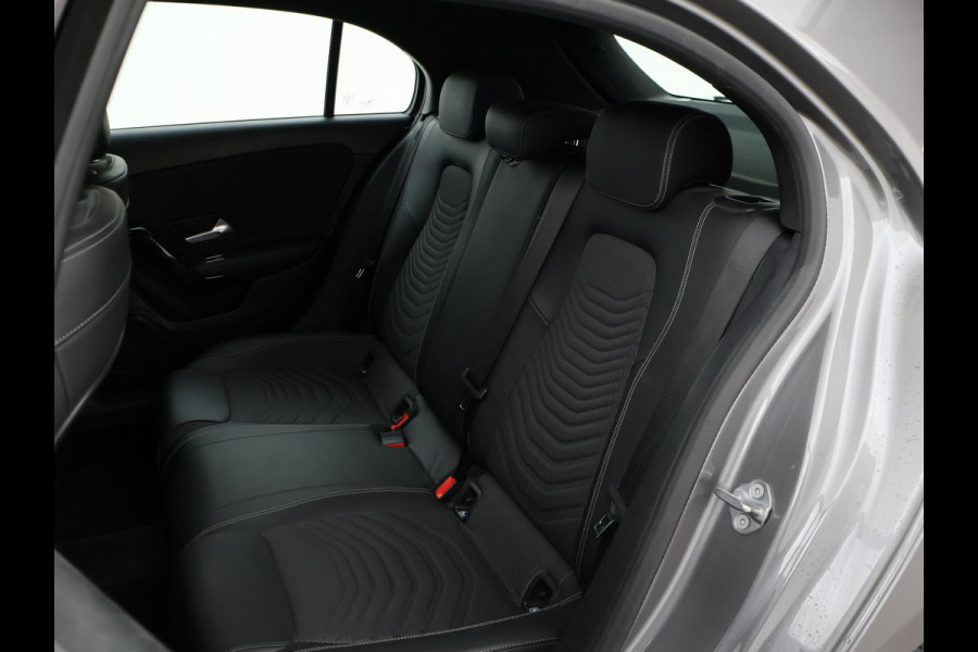 Mercedes-Benz A-Klasse 180D AUT. NIEUW MODEL + WIDESCREEN MBUX | CAMERA | 18" AMG | STOELVERW. | LED | DAB