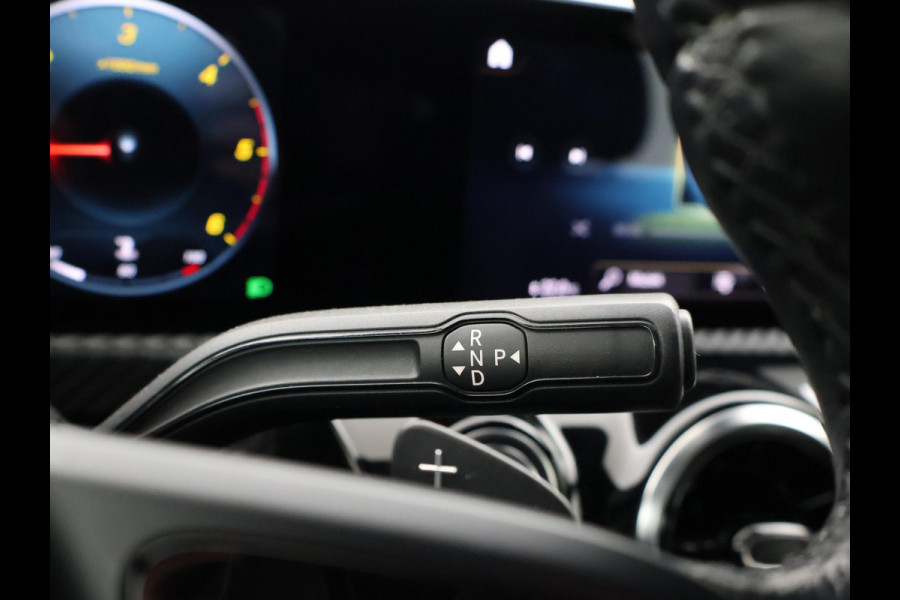Mercedes-Benz A-Klasse 180D AUT. NIEUW MODEL + WIDESCREEN MBUX | CAMERA | 18" AMG | STOELVERW. | LED | DAB