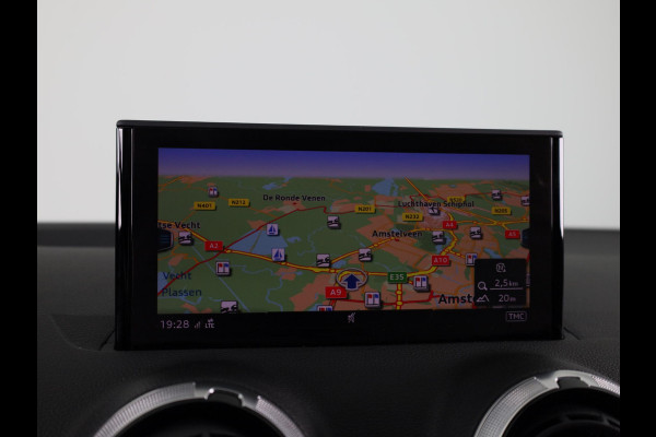 Audi Q2 30 TFSI Business Edition 110pk | Navigatie | Virtual Cockpit | Parkeercamera | 18 inch Lichtmetalen velgen