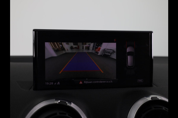 Audi Q2 30 TFSI Business Edition 110pk | Navigatie | Virtual Cockpit | Parkeercamera | 18 inch Lichtmetalen velgen
