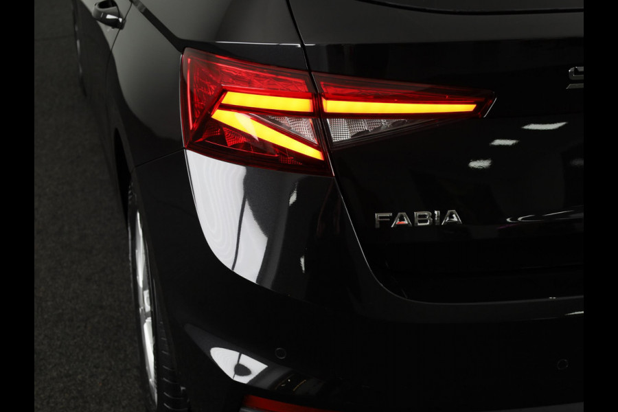 Škoda Fabia Selection 1.0 TSI 95 pk 5 versn. Hand | Getint glas | 15 inch lichtmetalen velgen