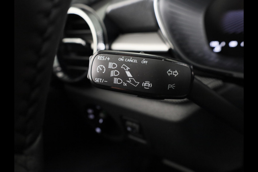 Škoda Fabia Selection 1.0 TSI 95 pk 5 versn. Hand | Getint glas | 15 inch lichtmetalen velgen