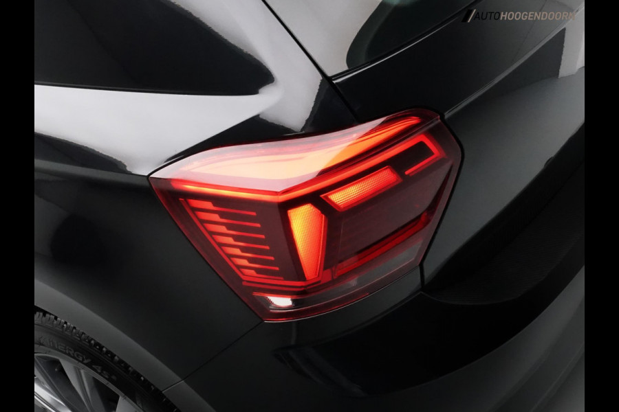 Volkswagen Polo 1.0 TSI R-Line (APPLE CARPLAY,LED,SPORTSTOELEN,LM-VELGEN,CLIMATE,ADAPTIVE CRUISE,TREKHAAK,TOPCONDITIE)