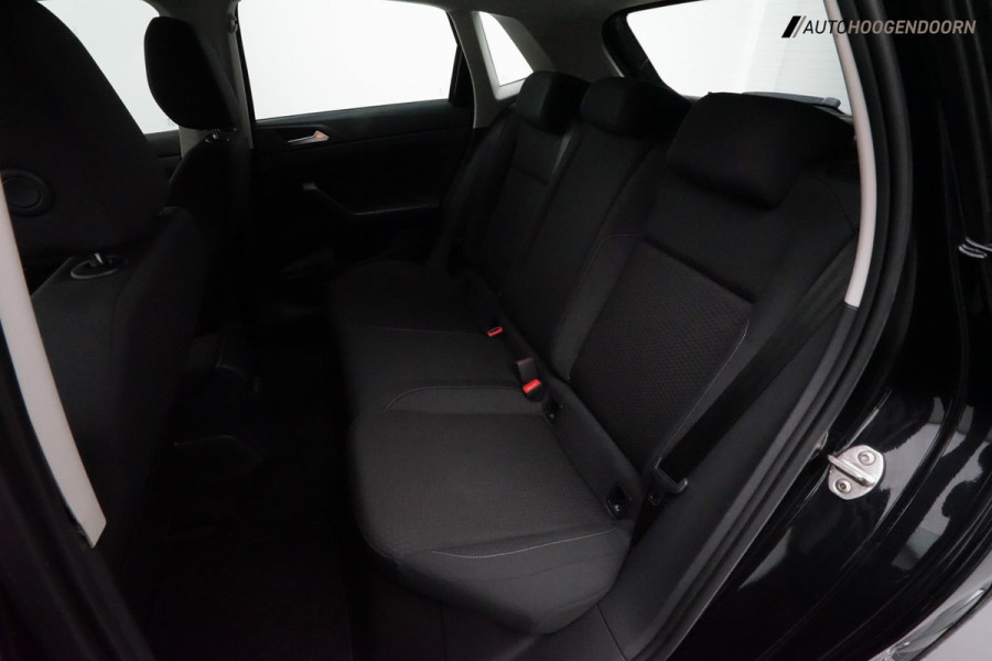 Volkswagen Polo 1.0 TSI R-Line (APPLE CARPLAY,LED,SPORTSTOELEN,LM-VELGEN,CLIMATE,ADAPTIVE CRUISE,TREKHAAK,TOPCONDITIE)