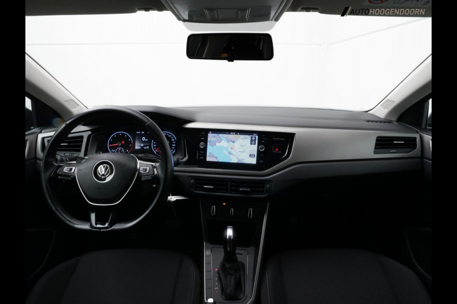 Volkswagen Polo 1.0 TSI R-Line (APPLE CARPLAY,LED,SPORTSTOELEN,LM-VELGEN,CLIMATE,ADAPTIVE CRUISE,TREKHAAK,TOPCONDITIE)
