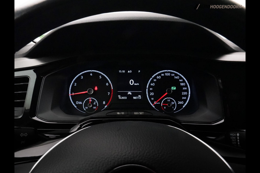 Volkswagen Polo 1.0 TSI R-Line (APPLE CARPLAY,LED,SPORTSTOELEN,LM-VELGEN,CLIMATE,ADAPTIVE CRUISE,TREKHAAK,TOPCONDITIE)
