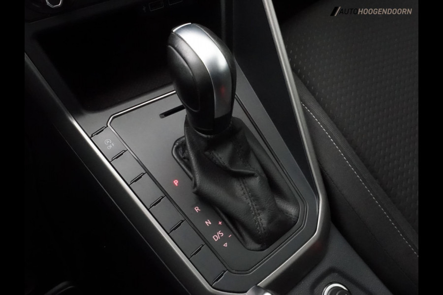 Volkswagen Polo 1.0 TSI R-Line (APPLE CARPLAY,LED,SPORTSTOELEN,LM-VELGEN,CLIMATE,ADAPTIVE CRUISE,TREKHAAK,TOPCONDITIE)