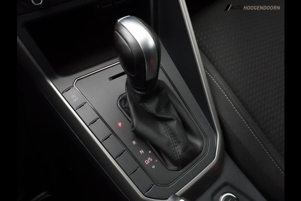 Volkswagen Polo 1.0 TSI R-Line (APPLE CARPLAY,LED,SPORTSTOELEN,LM-VELGEN,CLIMATE,ADAPTIVE CRUISE,TREKHAAK,TOPCONDITIE)