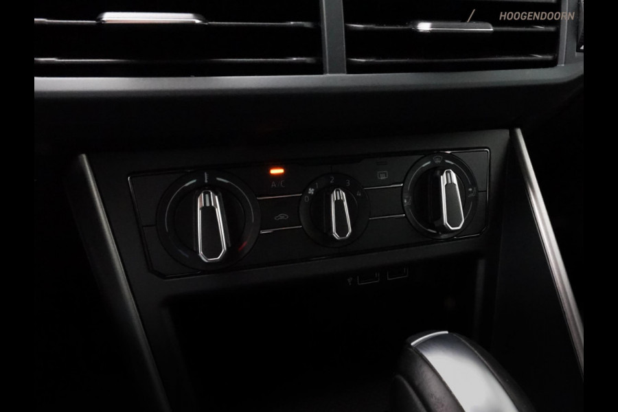 Volkswagen Polo 1.0 TSI R-Line (APPLE CARPLAY,LED,SPORTSTOELEN,LM-VELGEN,CLIMATE,ADAPTIVE CRUISE,TREKHAAK,TOPCONDITIE)