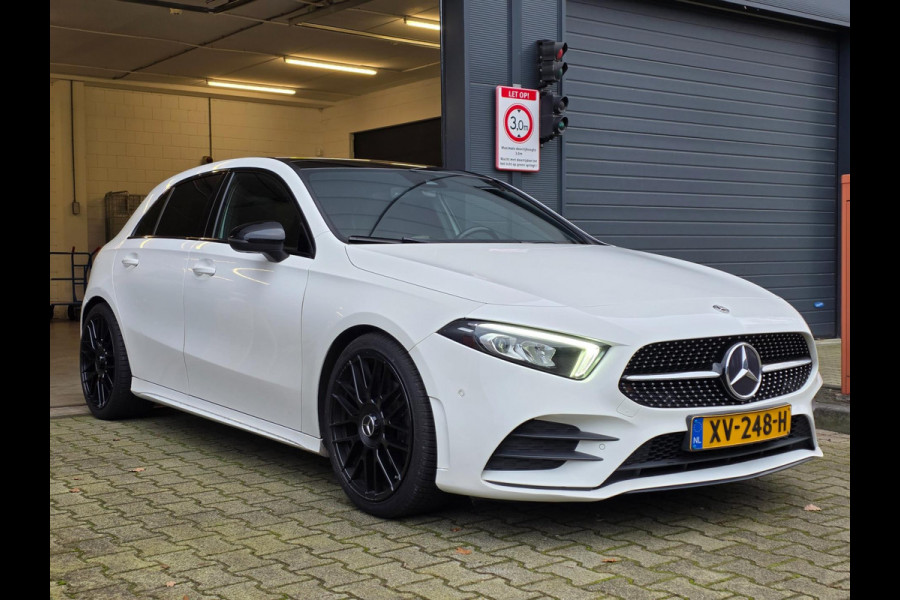 Mercedes-Benz A-Klasse 180 Business Solution AMG Night Upgrade / TECHNISCH HELEMAAL IN ORDE , OPTISCH MET ENKELE GEBRUIKERSSPOREN.