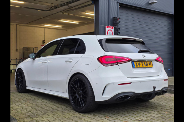 Mercedes-Benz A-Klasse 180 Business Solution AMG Night Upgrade / TECHNISCH HELEMAAL IN ORDE , OPTISCH MET ENKELE GEBRUIKERSSPOREN.