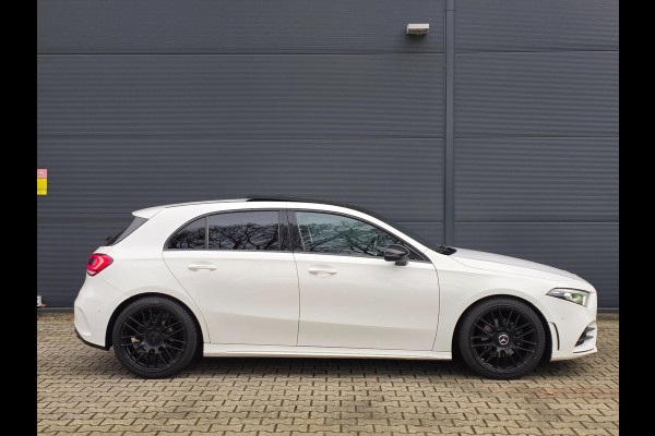 Mercedes-Benz A-Klasse 180 Business Solution AMG Night Upgrade / TECHNISCH HELEMAAL IN ORDE , OPTISCH MET ENKELE GEBRUIKERSSPOREN.