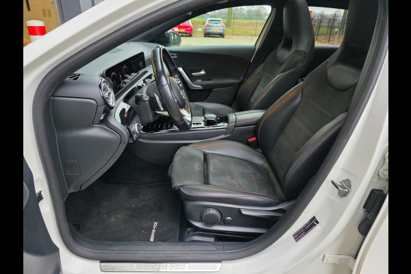 Mercedes-Benz A-Klasse 180 Business Solution AMG Night Upgrade / TECHNISCH HELEMAAL IN ORDE , OPTISCH MET ENKELE GEBRUIKERSSPOREN.