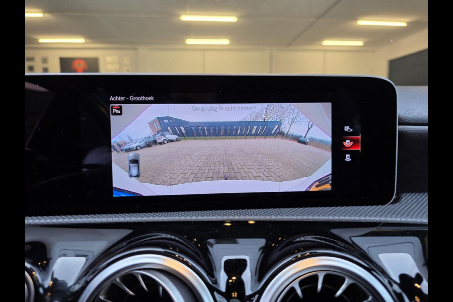 Mercedes-Benz A-Klasse 180 Business Solution AMG Night Upgrade / TECHNISCH HELEMAAL IN ORDE , OPTISCH MET ENKELE GEBRUIKERSSPOREN.
