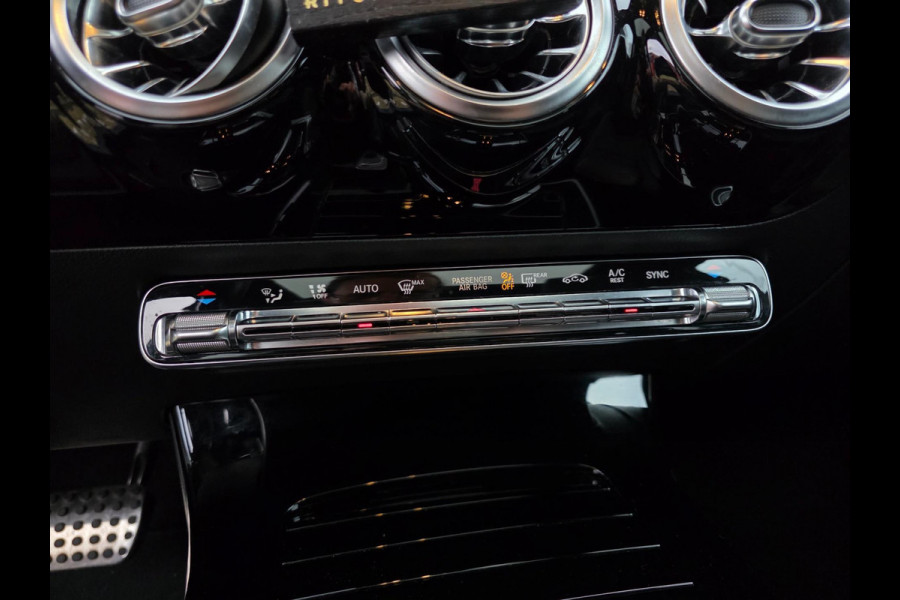 Mercedes-Benz A-Klasse 180 Business Solution AMG Night Upgrade / TECHNISCH HELEMAAL IN ORDE , OPTISCH MET ENKELE GEBRUIKERSSPOREN.
