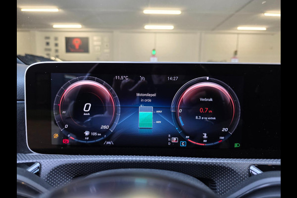 Mercedes-Benz A-Klasse 180 Business Solution AMG Night Upgrade / TECHNISCH HELEMAAL IN ORDE , OPTISCH MET ENKELE GEBRUIKERSSPOREN.
