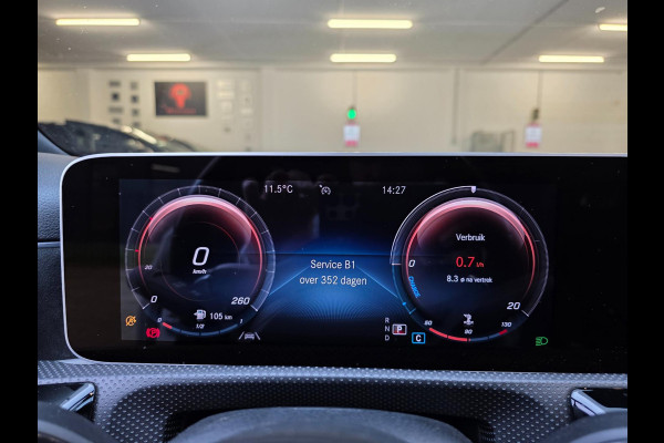 Mercedes-Benz A-Klasse 180 Business Solution AMG Night Upgrade / TECHNISCH HELEMAAL IN ORDE , OPTISCH MET ENKELE GEBRUIKERSSPOREN.