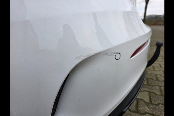 Mercedes-Benz A-Klasse 180 Business Solution AMG Night Upgrade / TECHNISCH HELEMAAL IN ORDE , OPTISCH MET ENKELE GEBRUIKERSSPOREN.