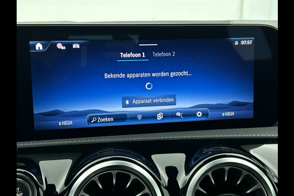 Mercedes-Benz A-Klasse 180 AMG Star Edition AMG Line | Ledkoplampen | Apple CarPlay | Licht- en zicht pakket | Keyless-Go | Spiegel Pakket | Stoelverwarming. Inclusief 24 maanden MB Certified garantie voor Europa.