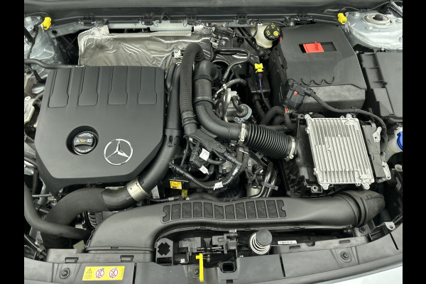 Mercedes-Benz A-Klasse 180 AMG Star Edition AMG Line | Ledkoplampen | Apple CarPlay | Licht- en zicht pakket | Keyless-Go | Spiegel Pakket | Stoelverwarming. Inclusief 24 maanden MB Certified garantie voor Europa.