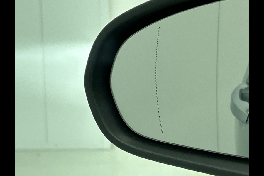 Mercedes-Benz A-Klasse 180 AMG Star Edition AMG Line | Ledkoplampen | Apple CarPlay | Licht- en zicht pakket | Keyless-Go | Spiegel Pakket | Stoelverwarming. Inclusief 24 maanden MB Certified garantie voor Europa.