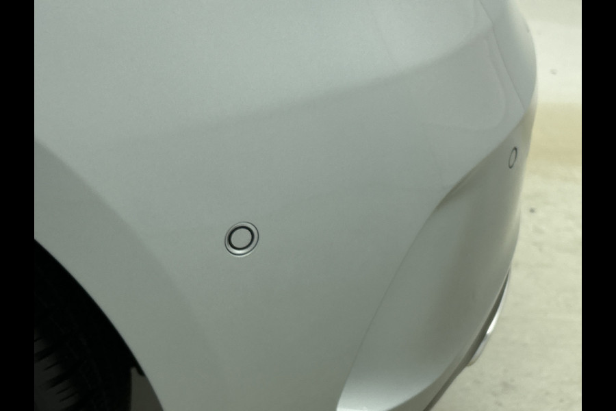 Mercedes-Benz A-Klasse 180 AMG Star Edition AMG Line | Ledkoplampen | Apple CarPlay | Licht- en zicht pakket | Keyless-Go | Spiegel Pakket | Stoelverwarming. Inclusief 24 maanden MB Certified garantie voor Europa.