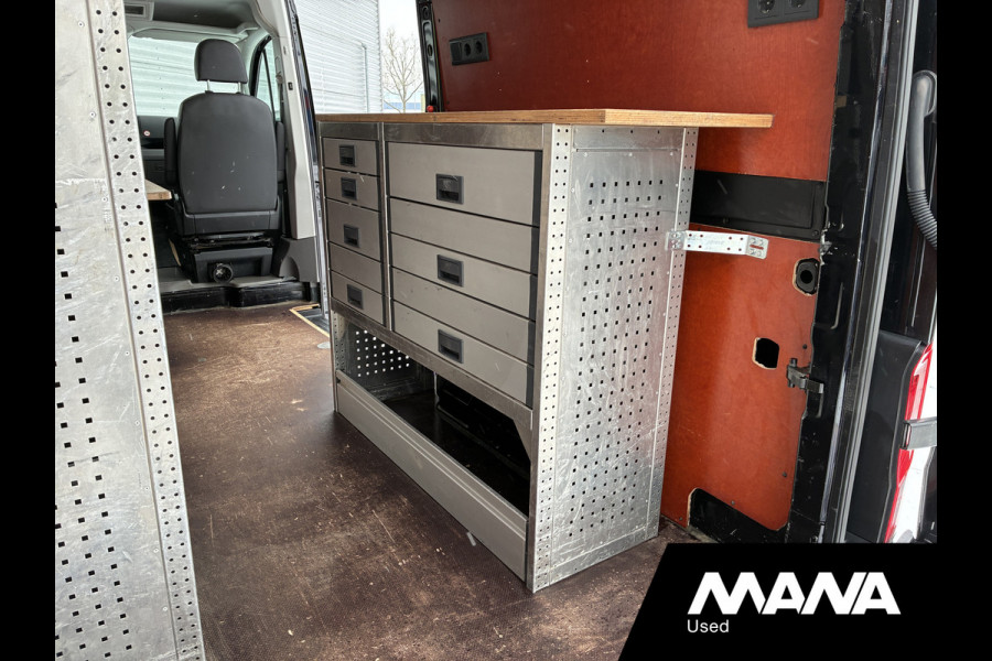 Volkswagen Crafter 35 2.0 TDI L3H3 Automaat Trekhaak 2x Treeplank Camera Cruise Standkachel Elektrische schuifdeur