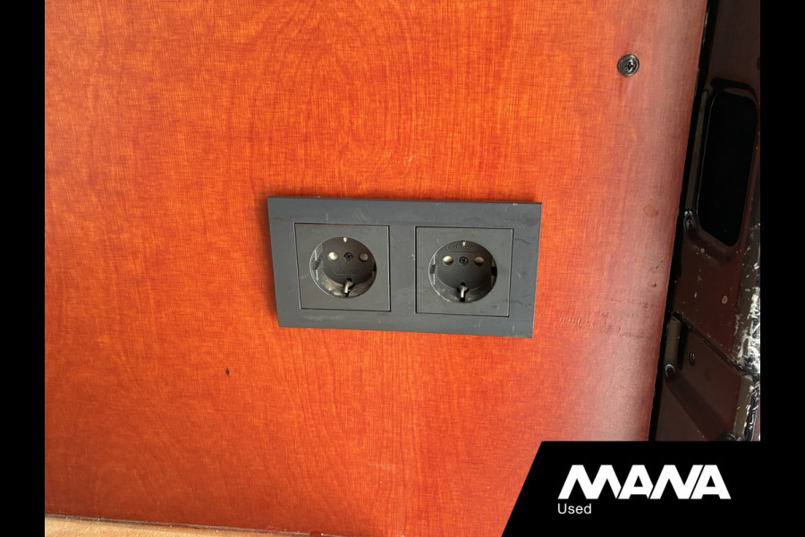 Volkswagen Crafter 35 2.0 TDI L3H3 Automaat Trekhaak 2x Treeplank Camera Cruise Standkachel Elektrische schuifdeur