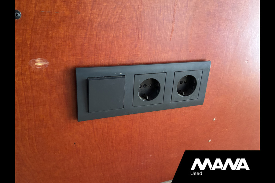 Volkswagen Crafter 35 2.0 TDI L3H3 Automaat Trekhaak 2x Treeplank Camera Cruise Standkachel Elektrische schuifdeur