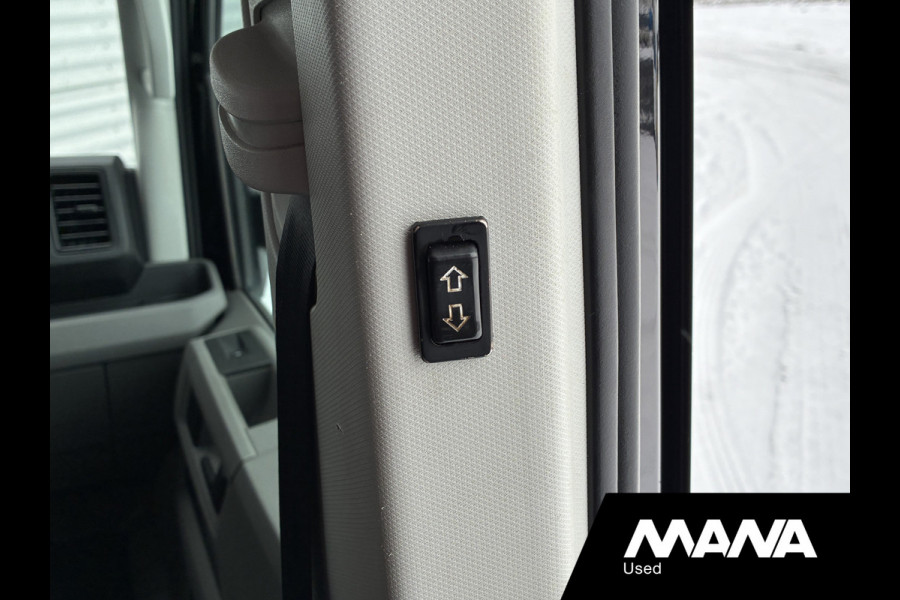 Volkswagen Crafter 35 2.0 TDI L3H3 Automaat Trekhaak 2x Treeplank Camera Cruise Standkachel Elektrische schuifdeur