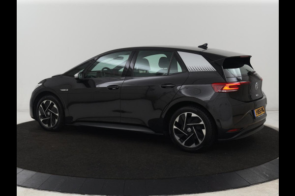 Volkswagen ID.3 First 58 kWh | Stoel & stuurverwarming | Adaptive cruise | Camera | Carplay | Navigatie | Full LED | Parkeerhulp | 18" lichtmetalen velgen