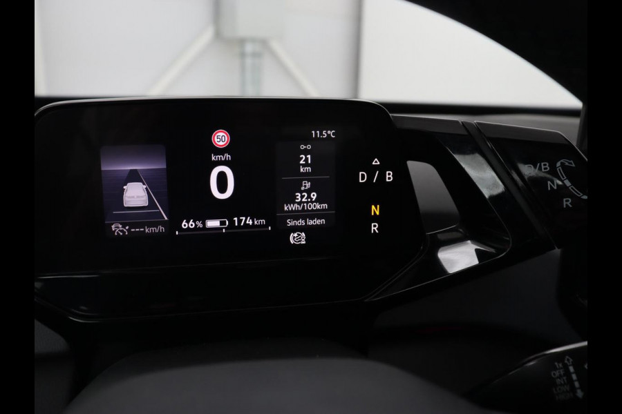 Volkswagen ID.3 First 58 kWh | Stoel & stuurverwarming | Adaptive cruise | Camera | Carplay | Navigatie | Full LED | Parkeerhulp | 18" lichtmetalen velgen