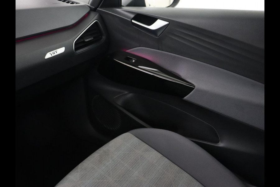 Volkswagen ID.3 First 58 kWh | Stoel & stuurverwarming | Adaptive cruise | Camera | Carplay | Navigatie | Full LED | Parkeerhulp | 18" lichtmetalen velgen