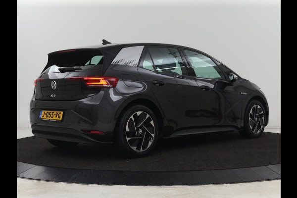 Volkswagen ID.3 First 58 kWh | Stoel & stuurverwarming | Adaptive cruise | Camera | Carplay | Navigatie | Full LED | Parkeerhulp | 18" lichtmetalen velgen