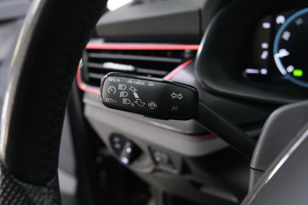 Škoda SCALA 1.0 TSI Sport Business Automaat - N.A.P. Airco, Cruise, Navi, PDC.