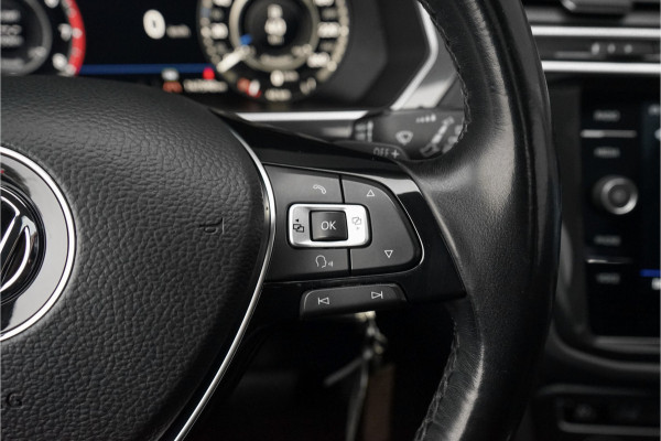 Volkswagen Tiguan 1.4 TSI R-Line Pano ACC Leder Trekhaak 20"