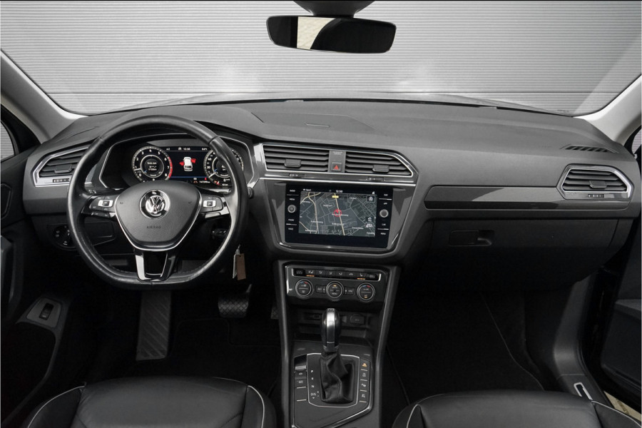 Volkswagen Tiguan 1.4 TSI R-Line Pano ACC Leder Trekhaak 20"